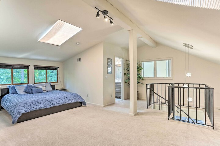 Gorgeous Vernon Township Condo w / Balcony!