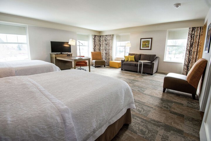 Hampton Inn and Suites Manchester