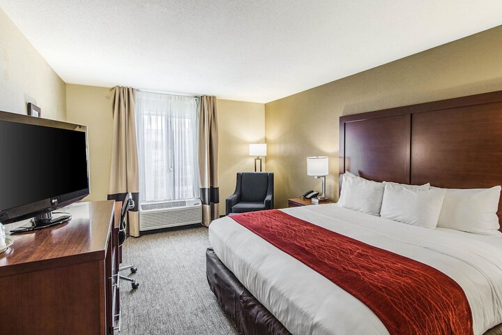 Comfort Inn & Suites Greenwood near University