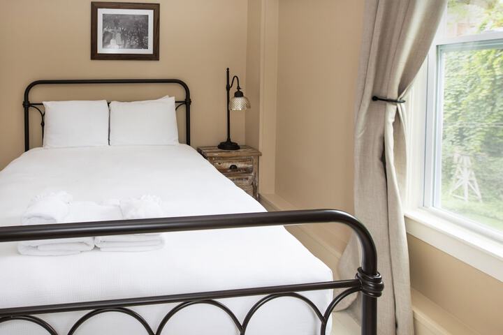 Pine Cottage Bed & Breakfast