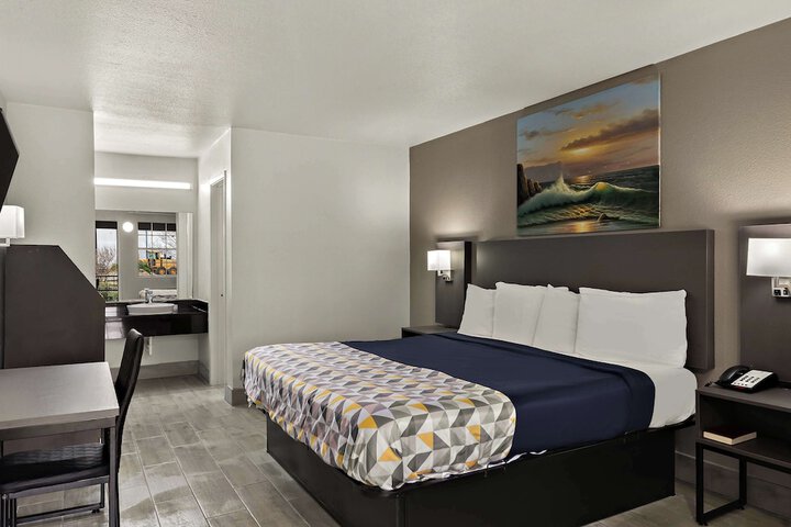 Room 32 of 40
