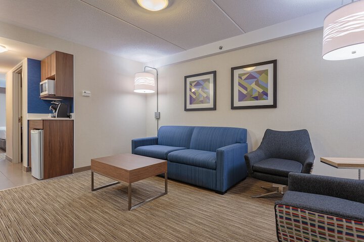 Holiday Inn Express & Suites Belleville by IHG