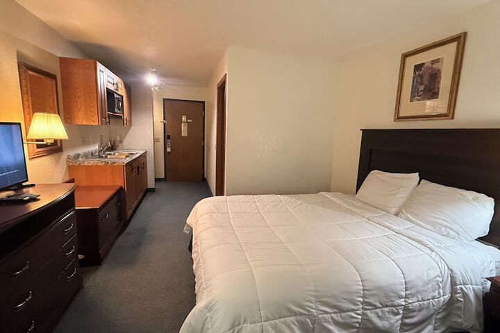 Clarion Hometown Inn