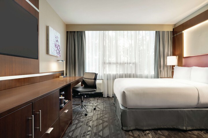 DoubleTree by Hilton Toronto Airport West