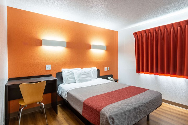 Room 25 of 31