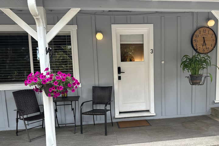 The Pines Inn and Cottages