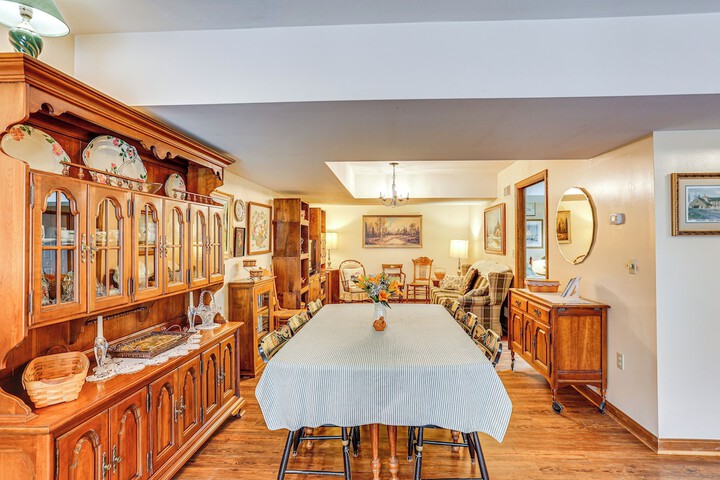 Charming Apartment w / Yard & Beautiful Gardens!