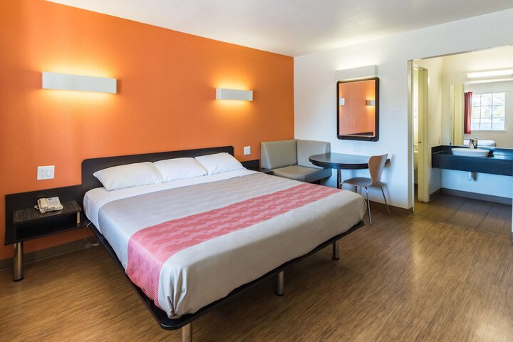 Room 19 of 27