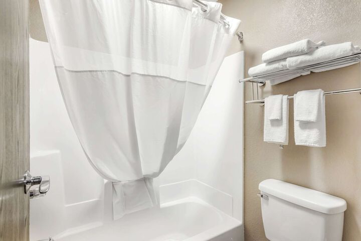 Quality Inn & Suites Delaware South