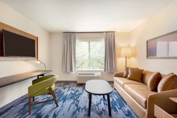 Room 11 of 27