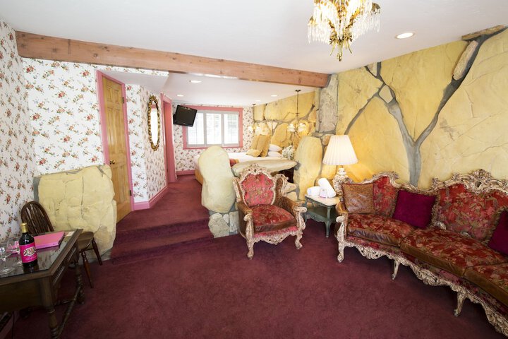 Room 402 of 461