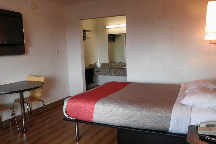 Room 13 of 26
