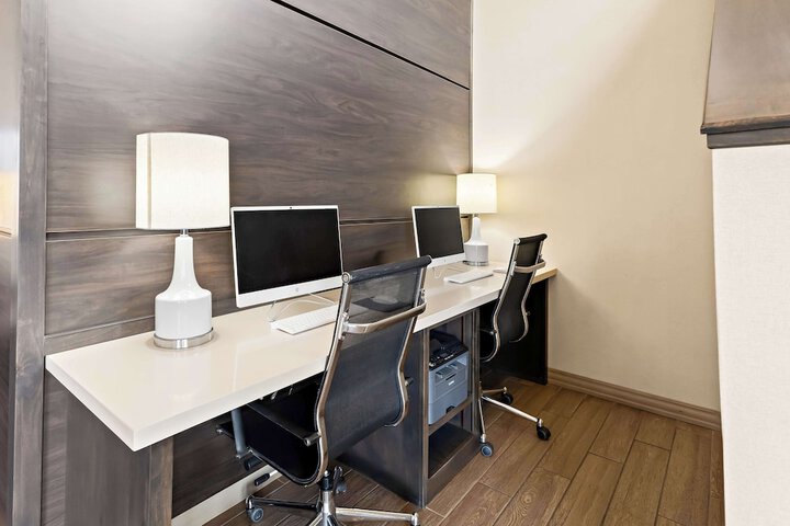 Business Center 35 of 35