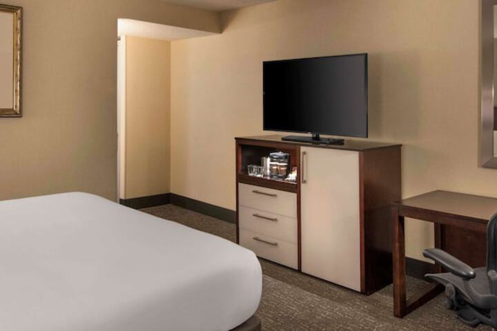 DoubleTree by Hilton Chicago Schaumburg