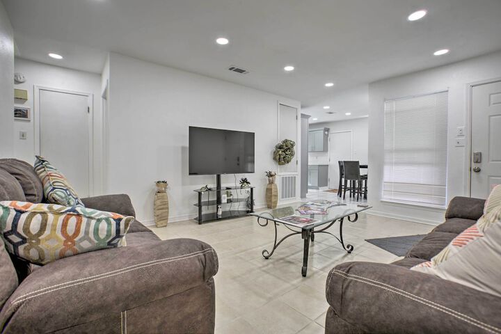 New! Laplace Townhome 9 Mi to Lake Pontchartrain!