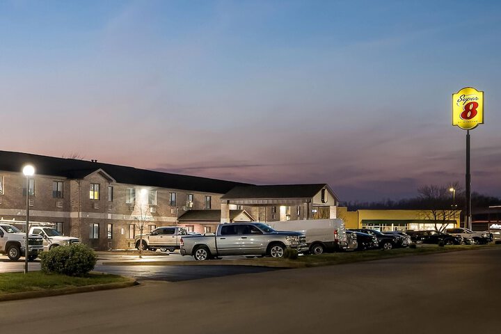 Super 8 by Wyndham Farmington
