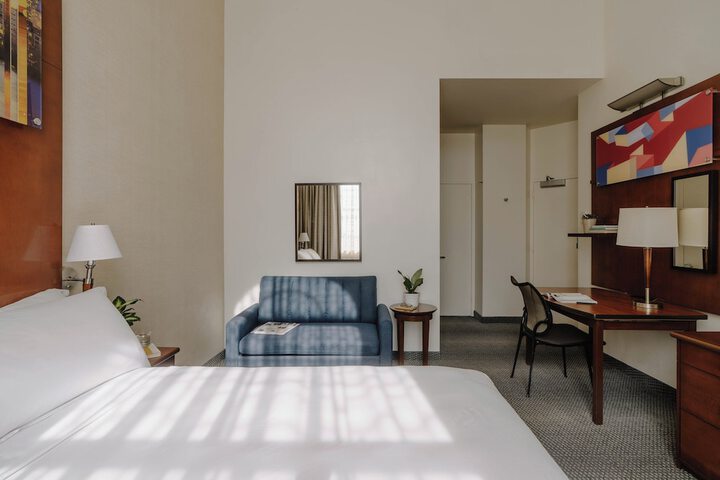 Room 16 of 38
