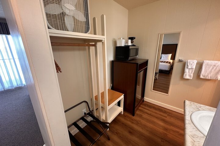 Room 30 of 181