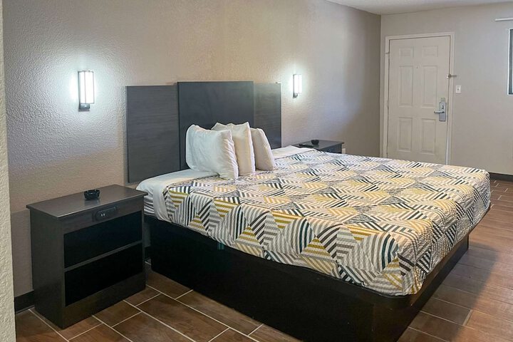 Room 15 of 16