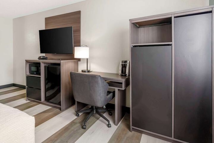 Room 25 of 36