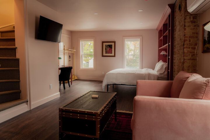 Room 10 of 28