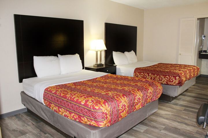 Room 10 of 24