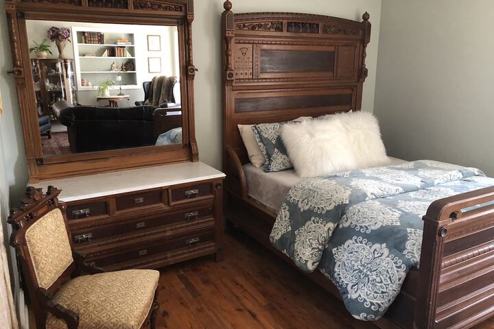 Vineyard Mansion & Carriage House Bed & Breakfast