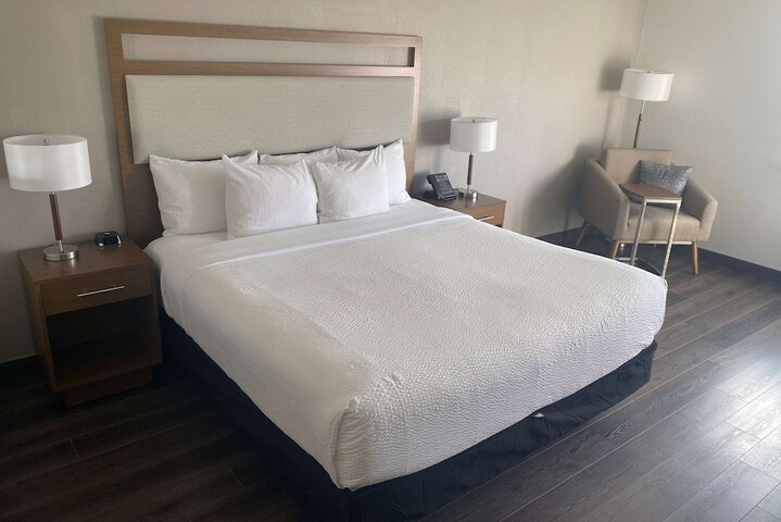 Room 13 of 37