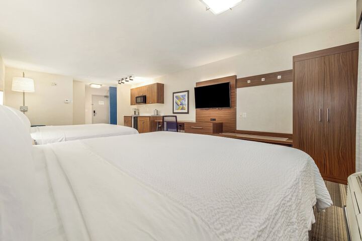 Room 26 of 348