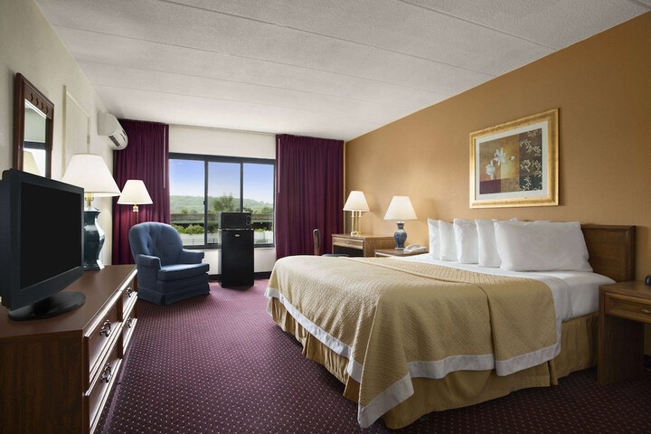 Room 10 of 11