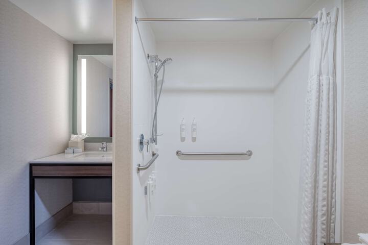 Room 10 of 21