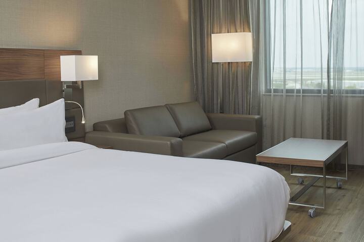 AC Hotel by Marriott Atlanta Airport Gateway