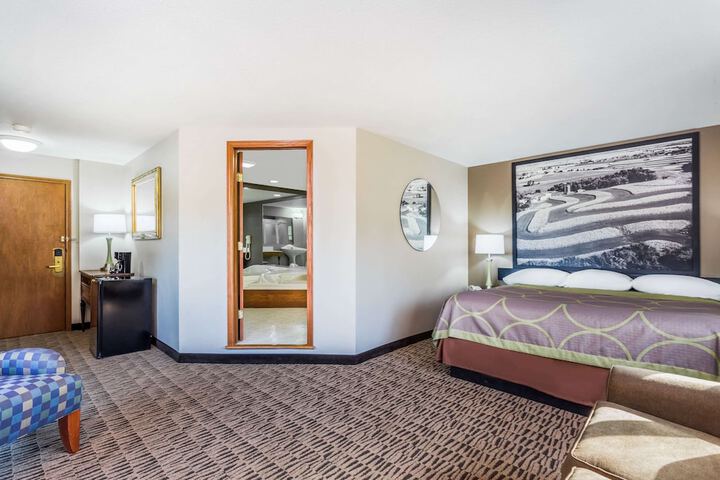 Room 8 of 13