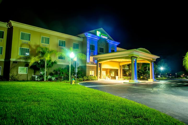 Hotel 4 of 113