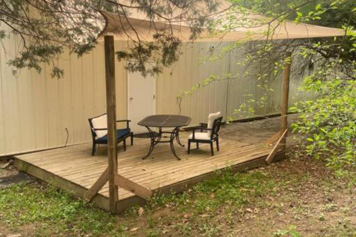 102 Acre Pet Friendly Horse Farm! Bring your horse too!