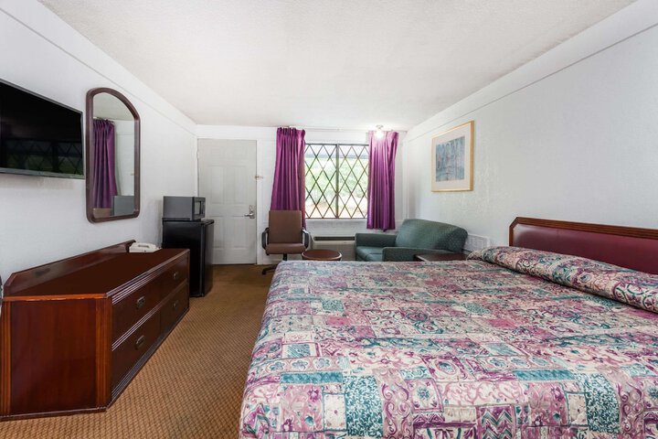 Room 9 of 15
