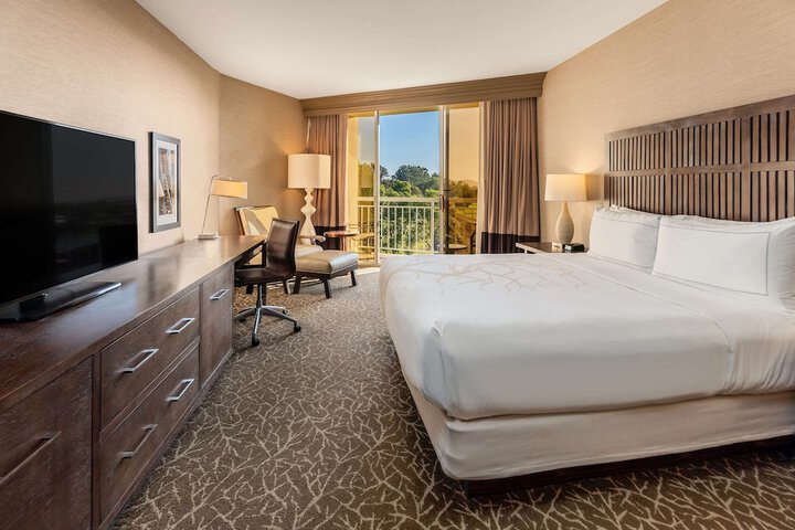Room 34 of 141