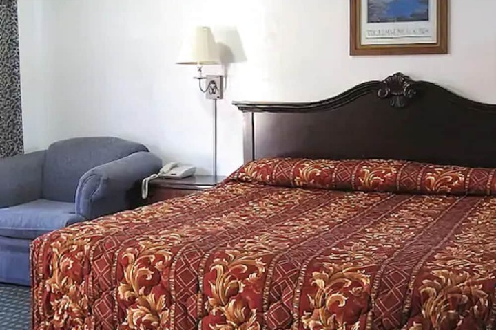 Room 8 of 21