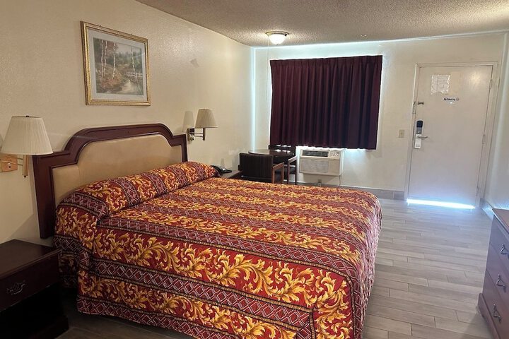 Room 10 of 15