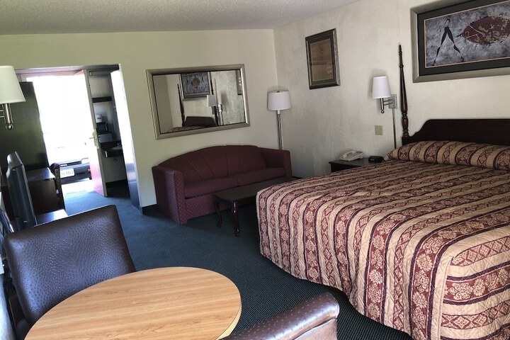Room 8 of 16