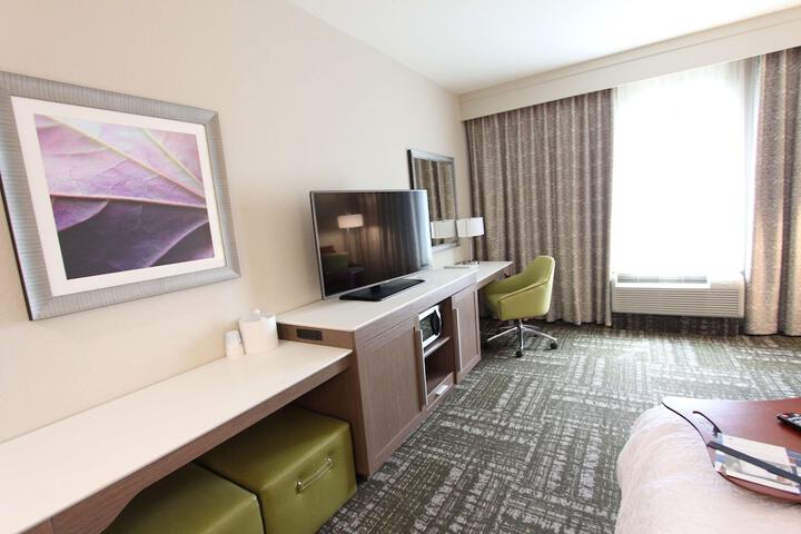 Hampton Inn & Suites Dallas Market Center