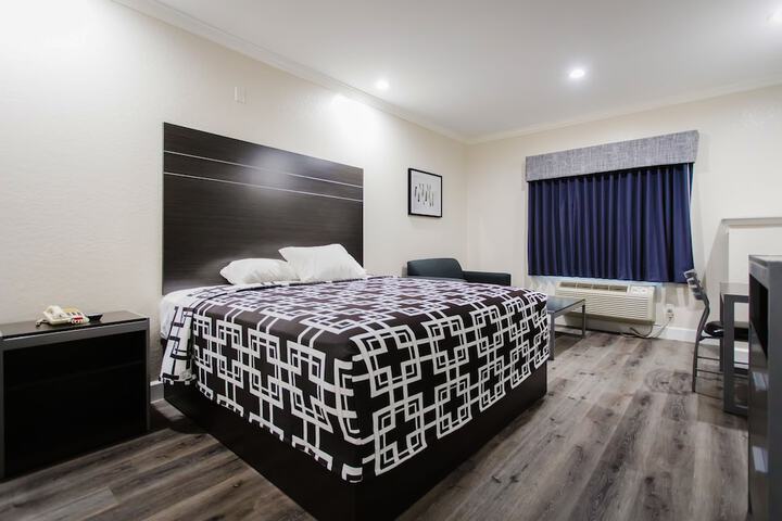 Room 32 of 53