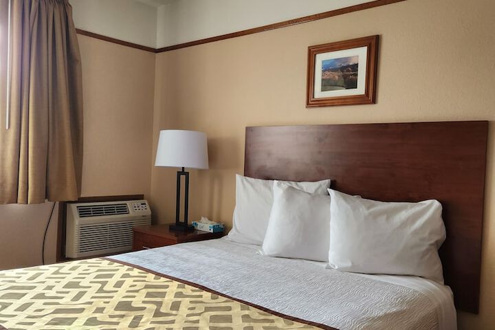 Luxury Inn & Suites