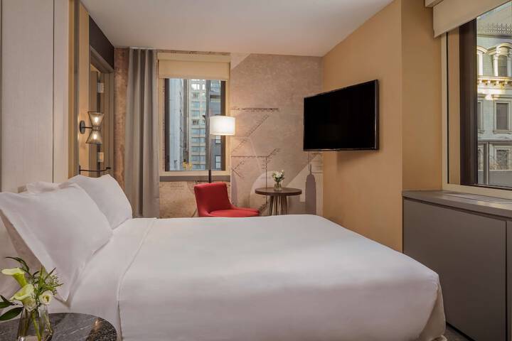 Room 27 of 100
