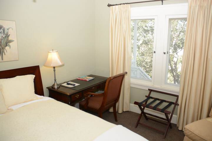 Room 13 of 84