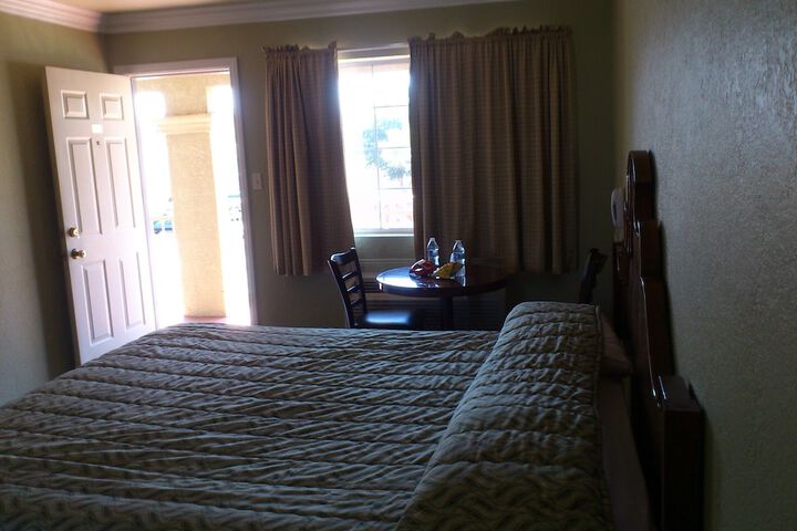 Room 34 of 37