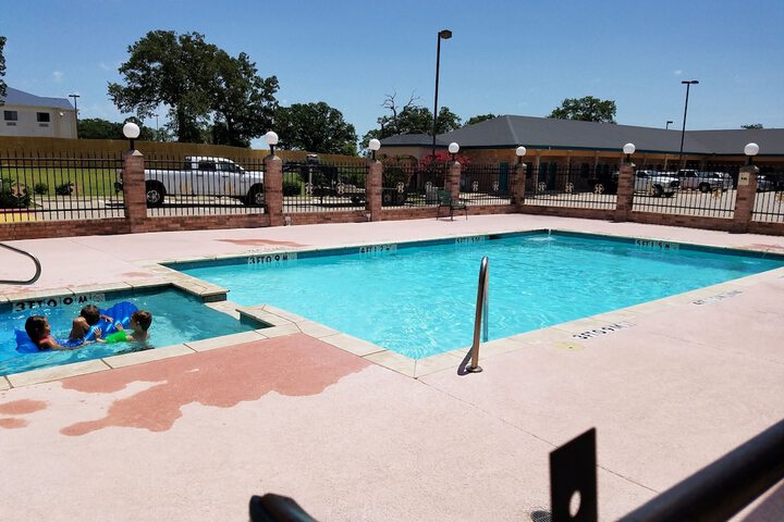 Pool 7 of 32