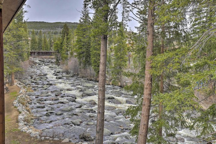 Fireplace & Stream Access: Cozy Grand Lake Retreat