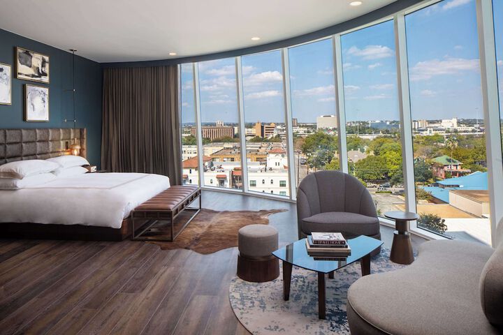 Room 32 of 81