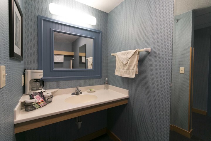 Room 42 of 77
